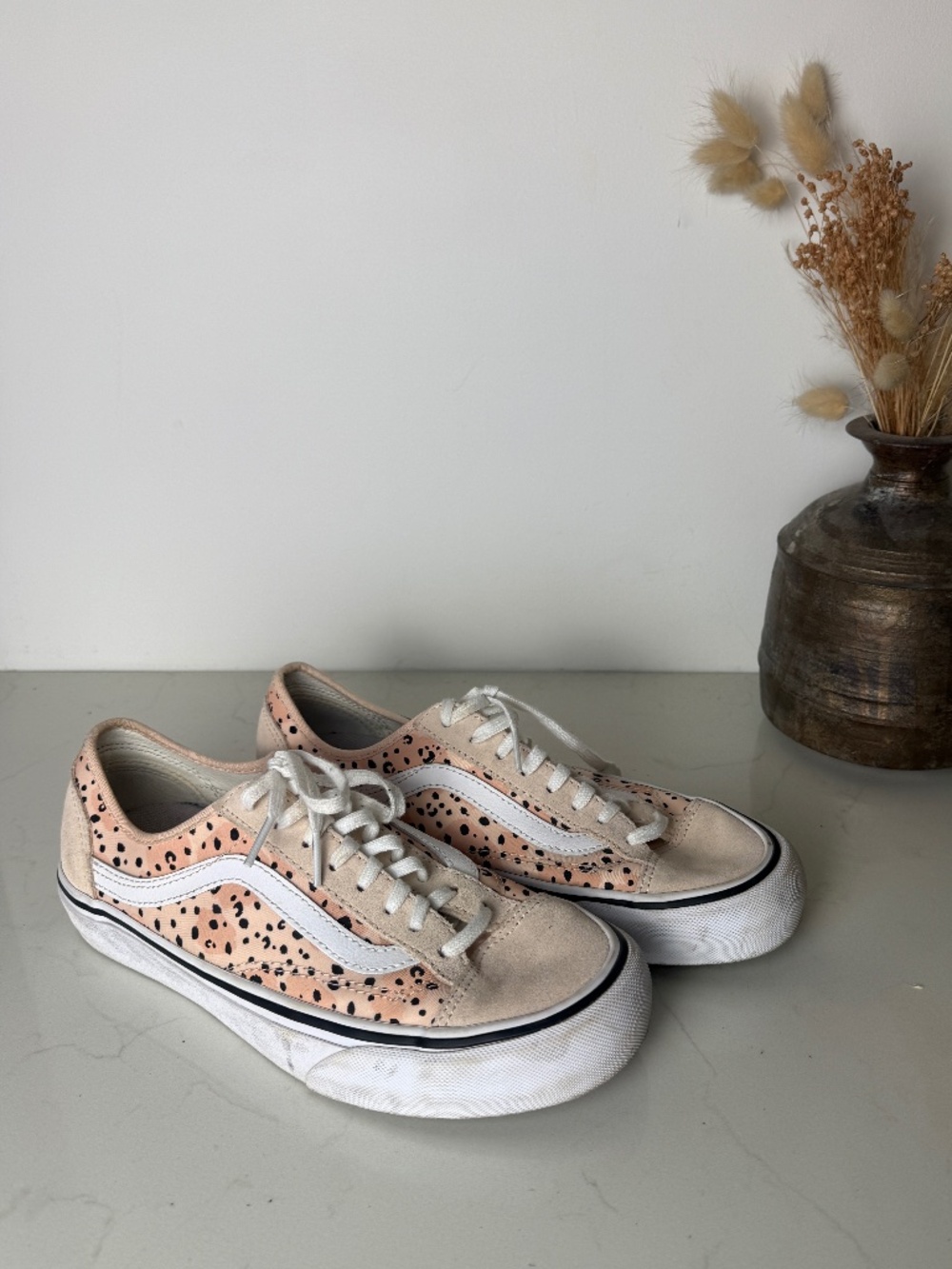 Vans x Leila Hurst Style 36 Decon Surf Shoe Tiny Animal print size 8.5